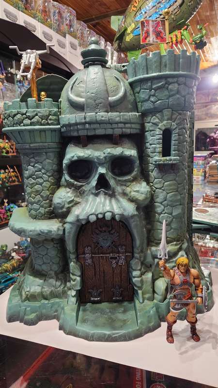 MOTUC Complete CASTLE GRAYSKULL Masters Of The Universe Classics Figure He-Man
