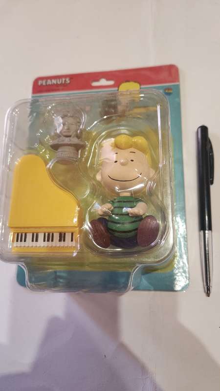 Moc Peanuts Schroeder and Piano Medicom Toy