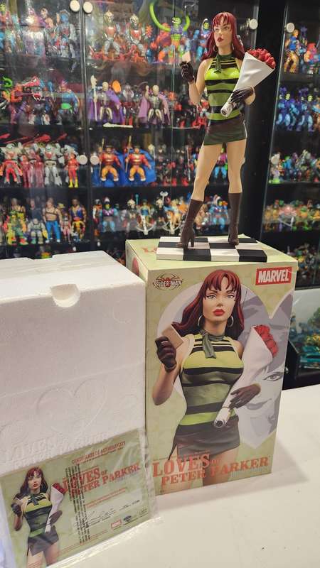 Boxed Diamond Select Art Asylum Mary Jane Action Figure