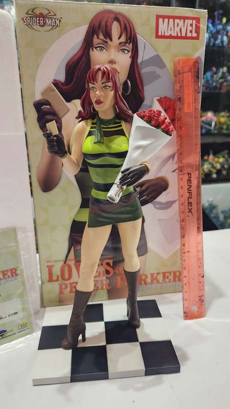 Boxed Diamond Select Art Asylum Mary Jane Action Figure