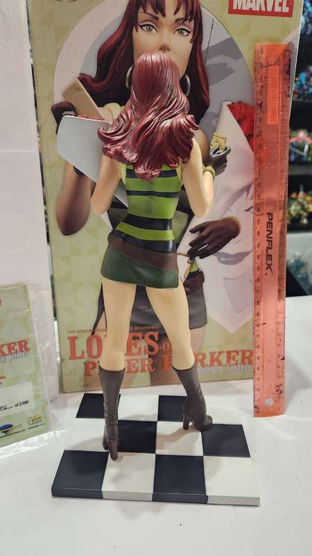 Boxed Diamond Select Art Asylum Mary Jane Action Figure