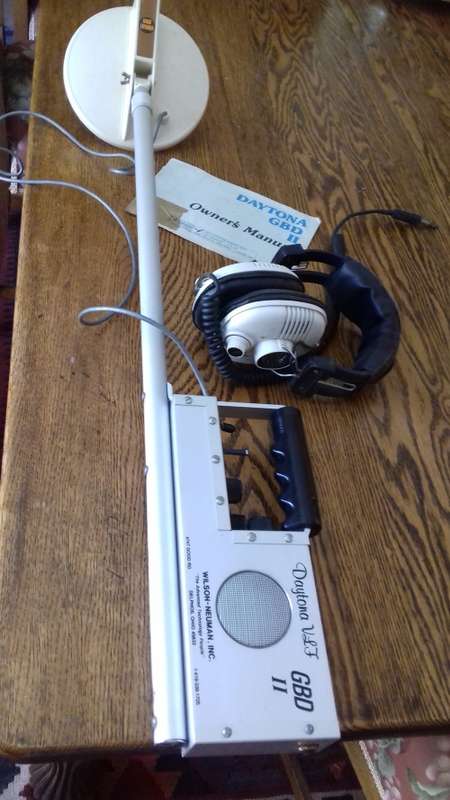METAL  DETECTOR