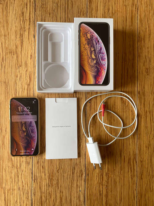 Apple Iphone Xs Gold 64g - With Box and Cover Charger Cable