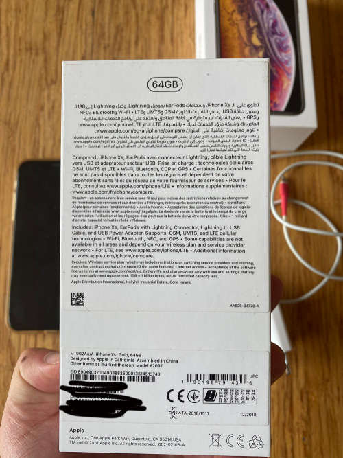 Apple Iphone Xs Gold 64g - With Box and Cover Charger Cable