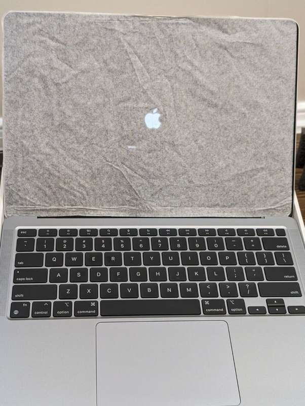 Apple 2020 MacBook Air M1 8C CPU 7C GPU 8GB RAM 256GB SSD Storage