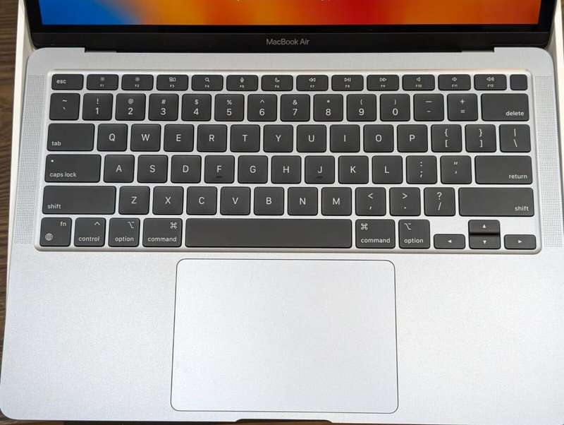 Apple 2020 MacBook Air M1 8C CPU 7C GPU 8GB RAM 256GB SSD Storage