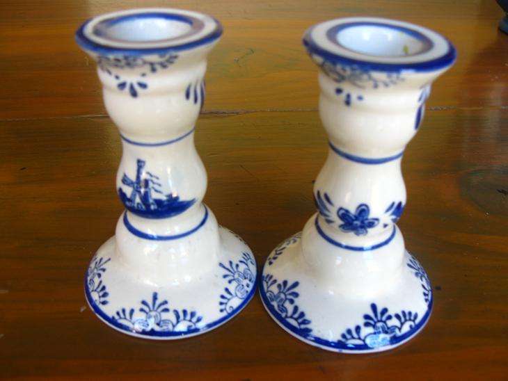 2 x  DELFT-LIKE CANDLE STICKS 110MM HIGH