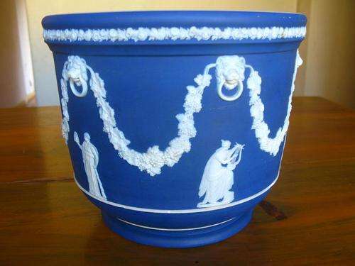 BELOW COST BARGAIN!! LARGE WEDGWOOD JARDINIERE