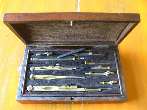 ANTIQUE BRASS DRAFTING SET IN WOODEN CASE
