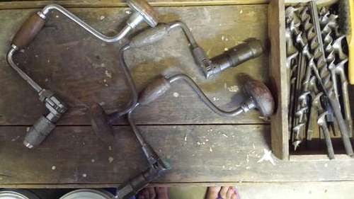 3 VINTAGE HAND DRILS + DRILL BITS