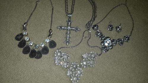 Lot of costume jewelery