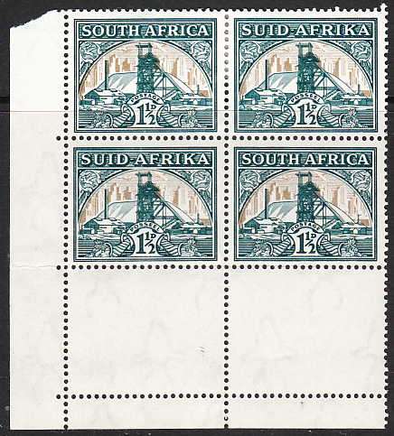 SA 1933-47 HYPHENATED PRTG 11/2d GOLDMINE CORNER BLOCK WITH FLAG ON CHIMNEY VAR Uhb V6 LMM/MNH