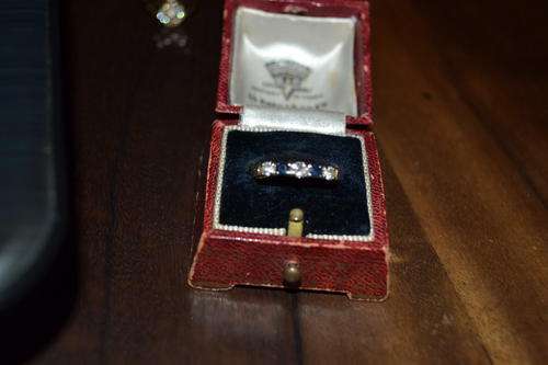 ANTIQUE DIAMOND & SAPPHIRE  RING SET IN 18 ct GOLD