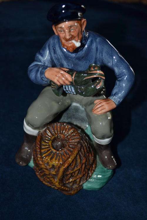 ROYAL DOULTON FIGURINE THE LOBSTER MAN HN2317