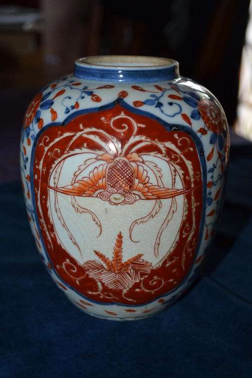 VINTAGE OVOID JAPANESE IMARI JAR
