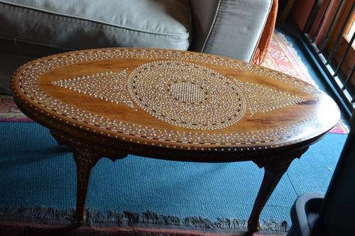 ATTRACTIVE VINTAGE INLAID COFFEE TABLE