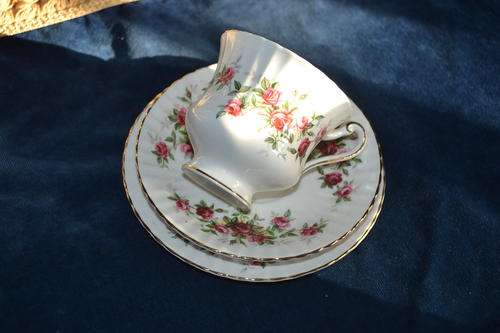 PRETTY PARAGON ROSE TEA TRIO