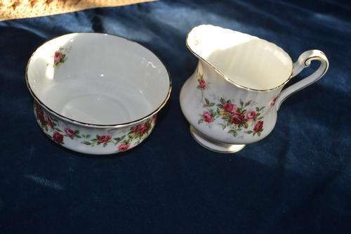 PRETTY PARAGON ROSE CREAMER AND SUGAR BOWL