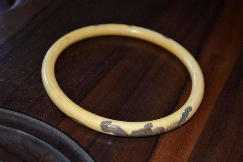 LARGE IVORY BANGLE WITH CARVED LION