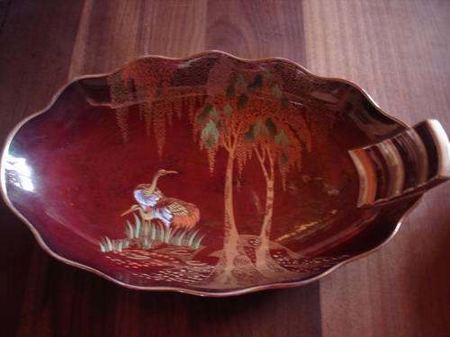 PRETTY CARLTON WARE CHINOISSERIE ROUGE ROYAL DISH