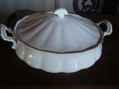 ELEGANT PARAGON FINE CHINA TUREEN & LID GOLD/WHITE