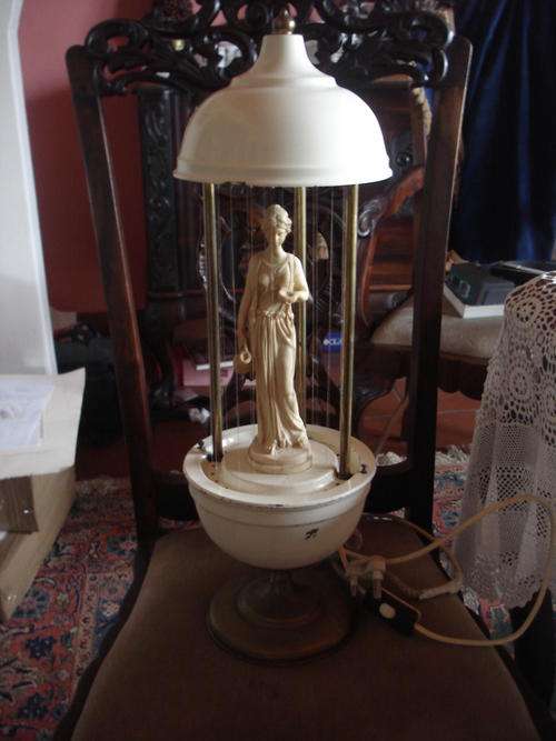 UNUSUAL VINTAGE LADY FIGURAL RAIN LAMP WORKING