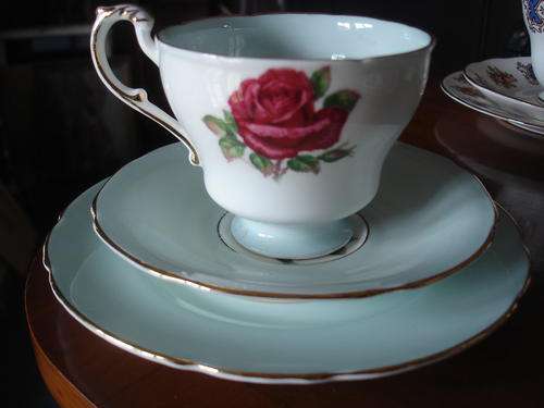 PRETTY PARAGON ROSE TEA TRIO