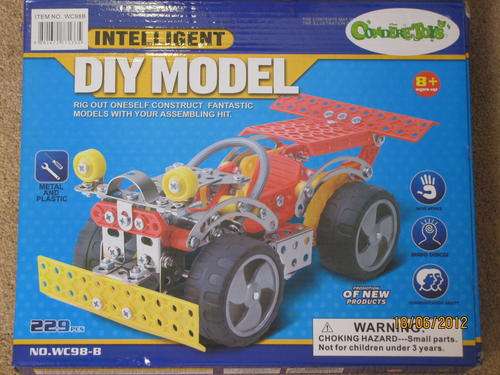 ***229 Pieces*** RACING CAR  DIY Contruction set ( similar to Meccano )