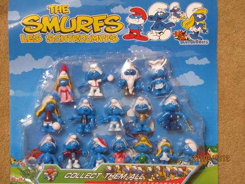 Set of 16 small Smurfs,