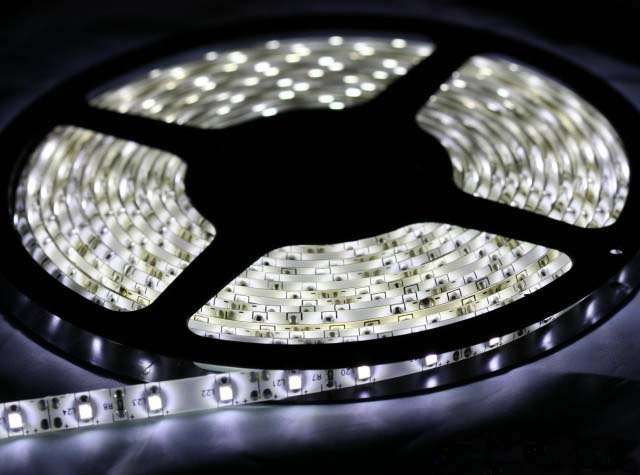 Super Bright White 5M 300 LED  Flexible Light Strip, with controller