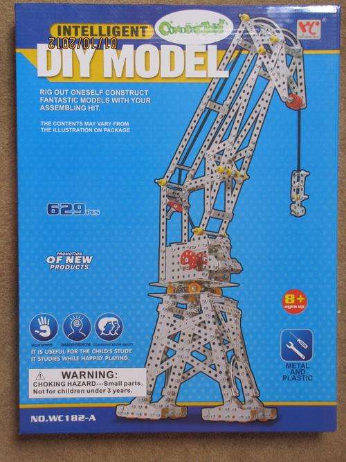 ***629 Pieces*** CRANE DIY Contruction set ( similar to Meccano )