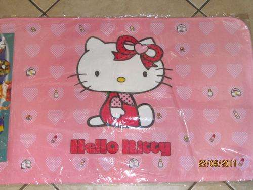 BEAUTIFUL HELLO KITTY CARPET!!