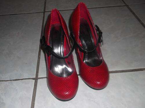 Ladies Red KELSO heeled shoes-- size 5