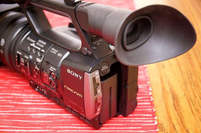 Sony HXR-NX3/1E Professional Video Camera