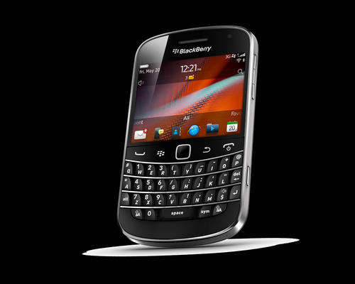 BLACKBERRY BOLD 9900 **BOX AND ACCESSORIES**EXCELLENT CONDITION**