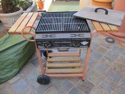 Gas Braai ( as new ) Down Under , including 9 kg Gas Bottle