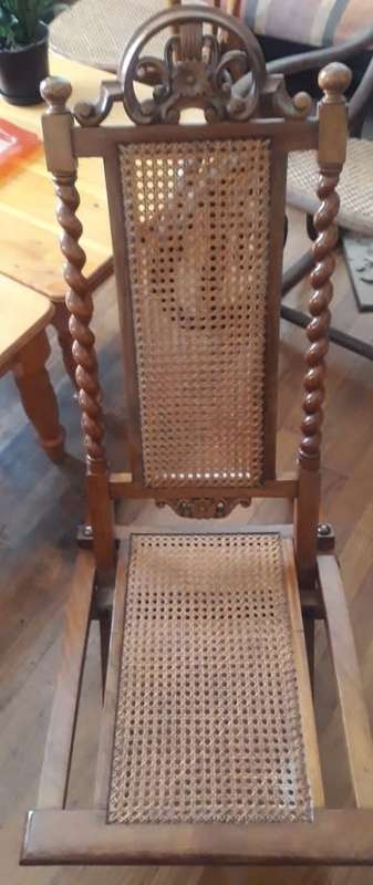 Antique folding sunchair  Original condition, was in collection of owner for the last 50 years.  Pac