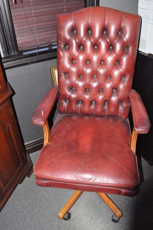Executive Button Back swivel chair