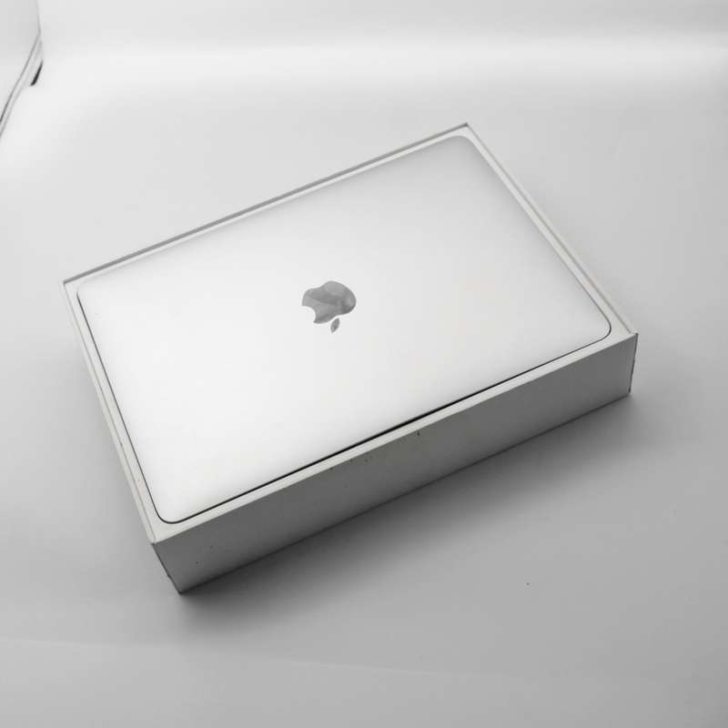 2015 12 inch Macbook A1534 **for parts**