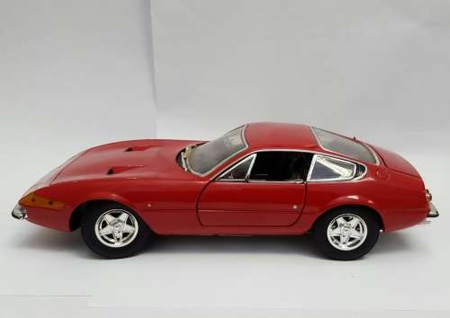 Hotwheels Ferrari 365 GTB 1:18
