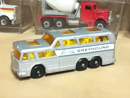 Matchbox Greyhound mint