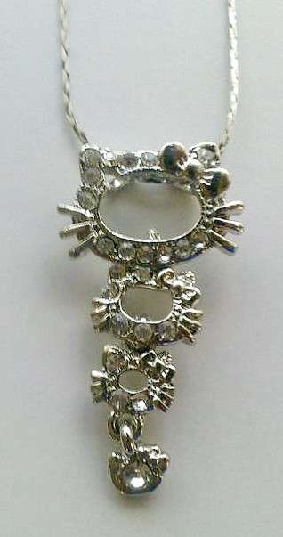 *new* HELLO KITTY Shape 4 Face Necklace - Stunning!