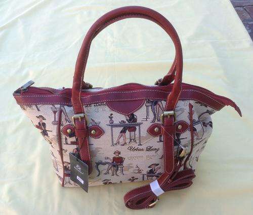 *** N*E*W *** Ladies tapestry style handbag
