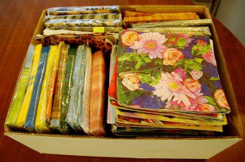 LARGE COLLECTION OF SERVIETTES +/- 500