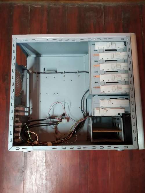 Gigabyte metal gaming chassis