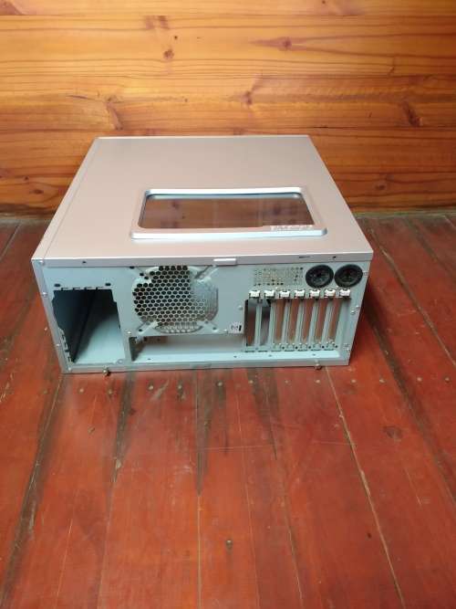 Gigabyte metal gaming chassis