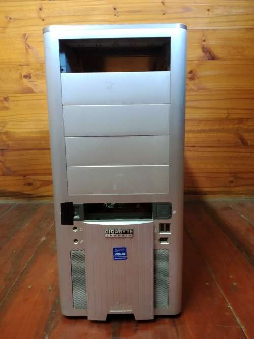 Gigabyte metal gaming chassis