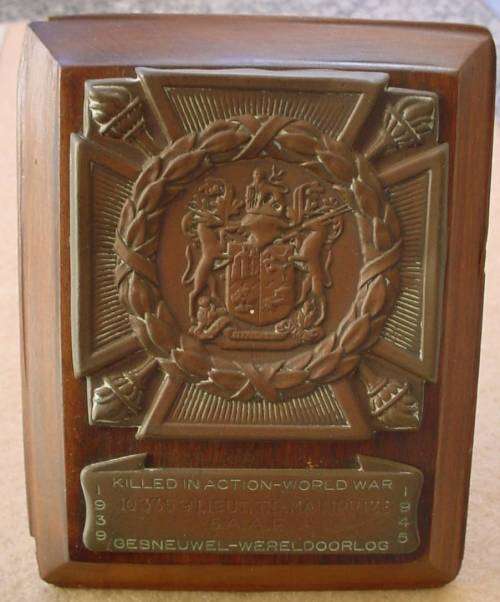 SAAF Death Plaque, 39-45 & Africa Stars, War & Africa Service Medals to Lt T.D.Mainprize - Rhodesian