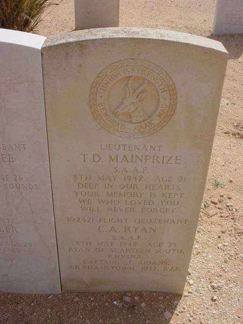 SAAF Death Plaque, 39-45 & Africa Stars, War & Africa Service Medals to Lt T.D.Mainprize - Rhodesian