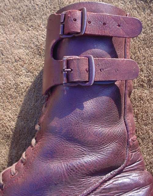 Rhodesian Army brown leather boots, outside sole 29cm long x 10 wide (Rhodesia Bush War)
